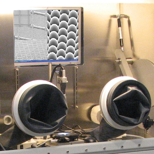 MBRAUN Custom Glove Box with Integrated Display in Rear Wall